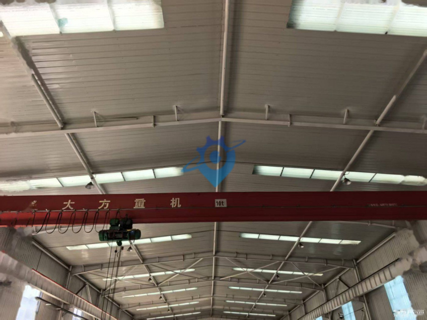 九成新5000平厂房，带天车